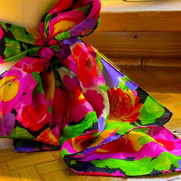 Liz Claiborne Accessories - Vintage Liz Claiborne silk floral scarf